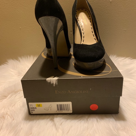 Black Suede Pumps w/ gray platform - Picture 6 of 7
